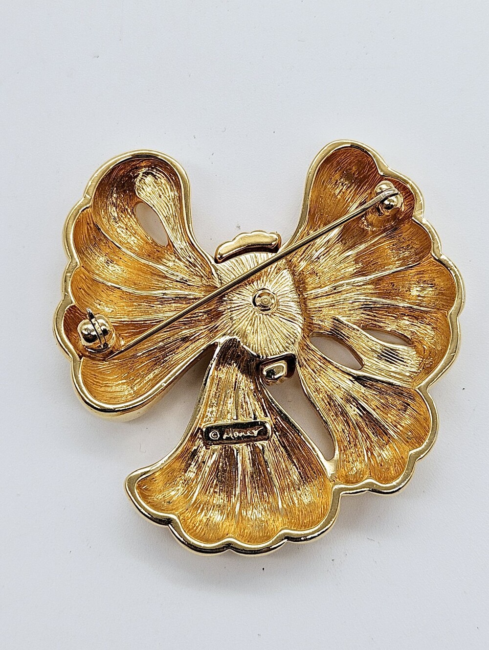 MONET | vintage gold tone bow brooch - Picture 2 of 4